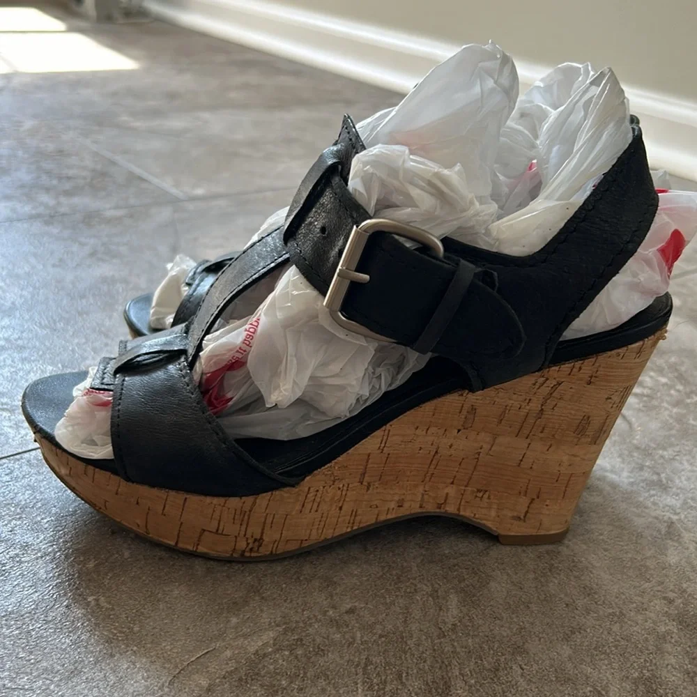 Black 100% real leather Franco Sarto. Compliments any outfit. Size 71/2